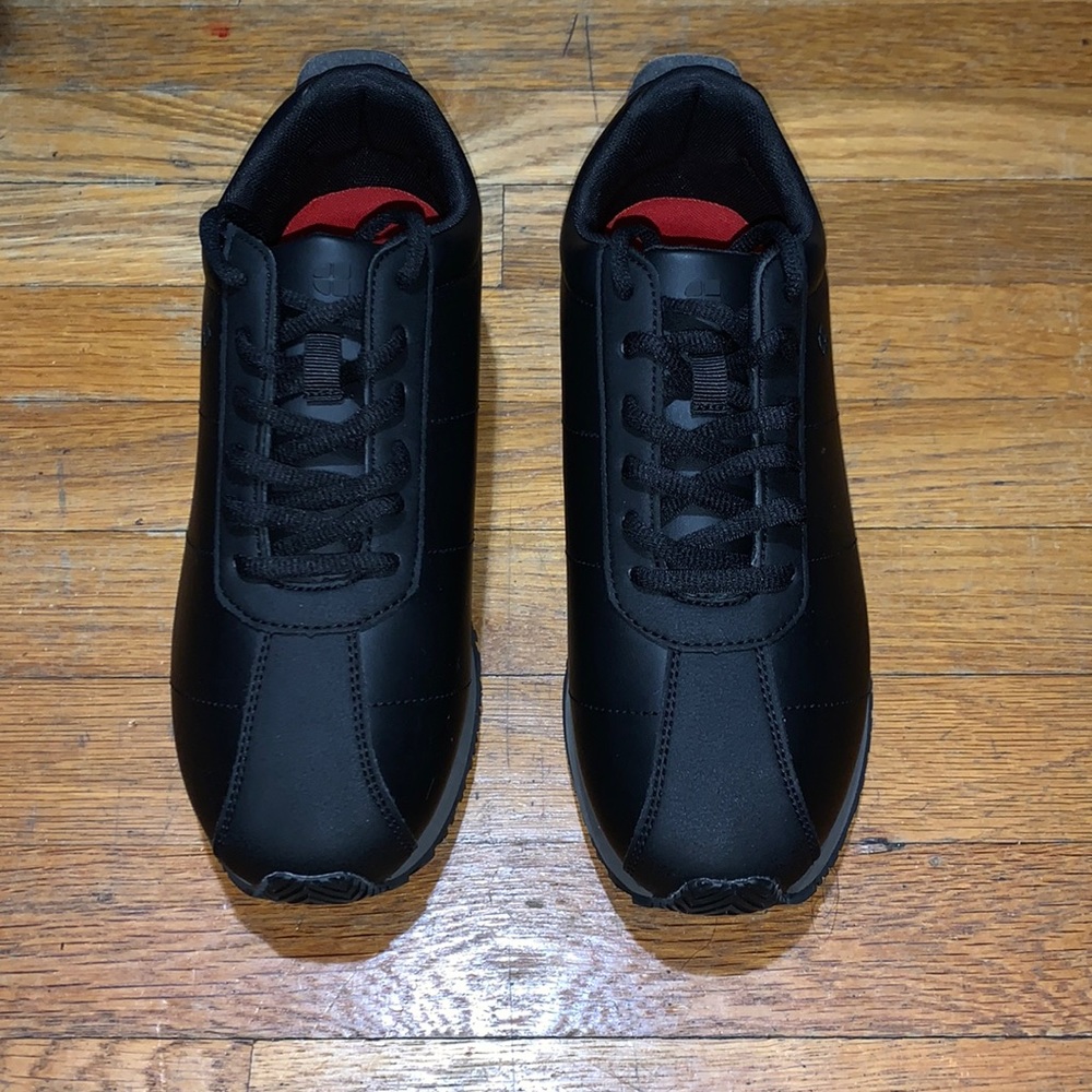 Brand new work shoes, great for restaurant work. Black, size 9.5